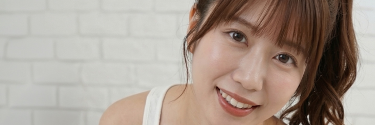 Tバックが見える女性